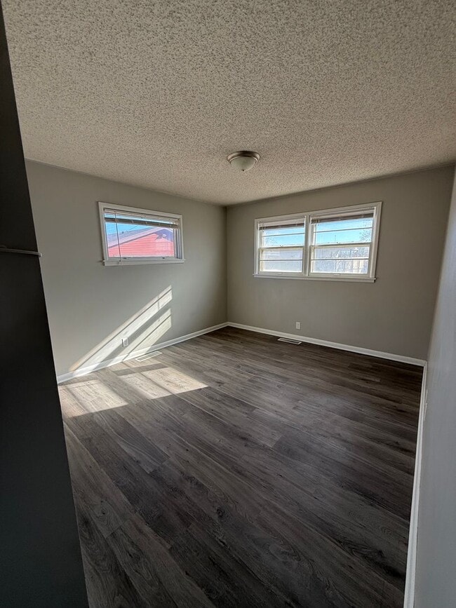 Building Photo - 3 bed 1 bath