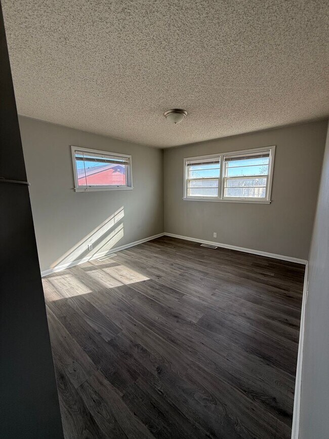 Foto del edificio - 3 bed 1 bath