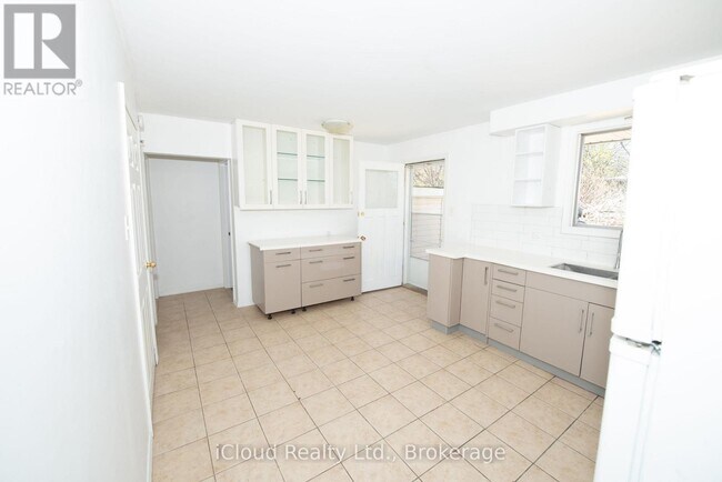 Photo du bâtiment - 536 Glen Forrest Blvd