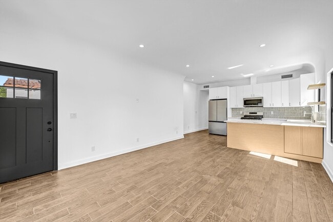 Building Photo - 618 N Vista St