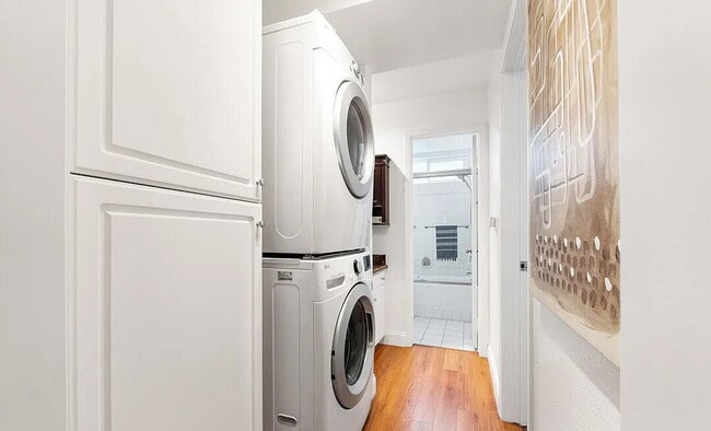 Foto del edificio - Spacious 1-bedroom  in the heart of Midtown Santa Monica.