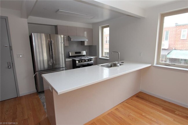 Building Photo - 2517 Voorhies Ave