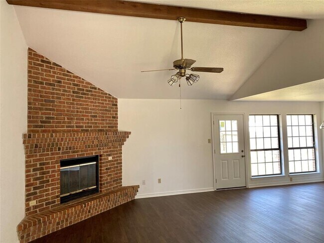 Building Photo - 3001 Woodlawn St
