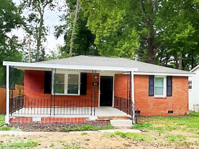 Building Photo - 1720 Finchley Dr