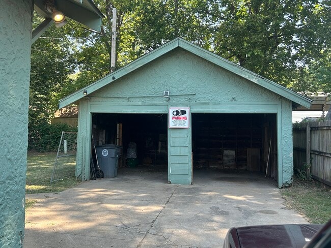 Building Photo - 1307 N Lewis Pl