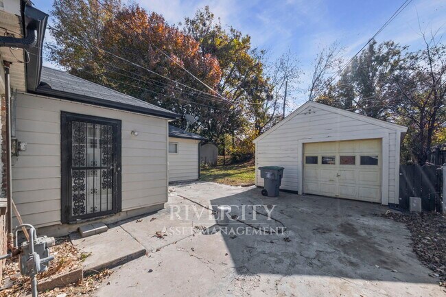 Building Photo - 1941 Quinn Ave