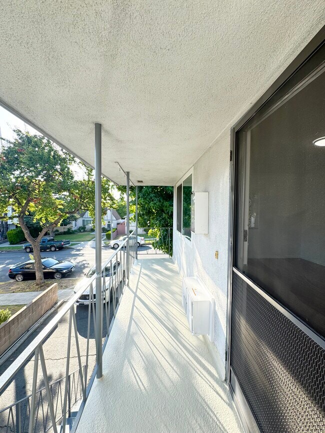 Foto del edificio - 446 E Cypress Ave