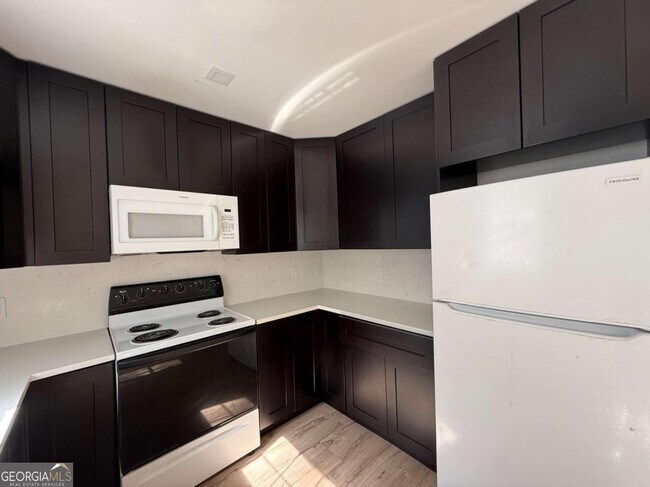 Foto del edificio - 1100 Pineland Ave