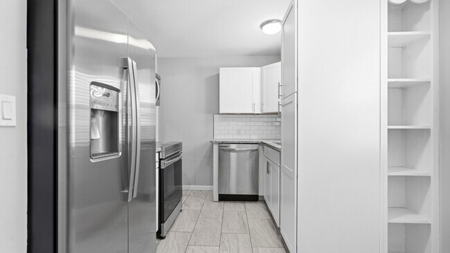 Foto del edificio - 1065 E Cross St