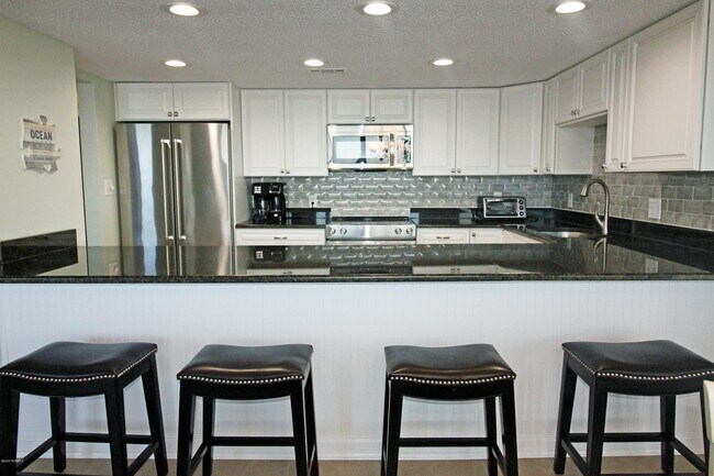 Building Photo - 4110 Island Dr