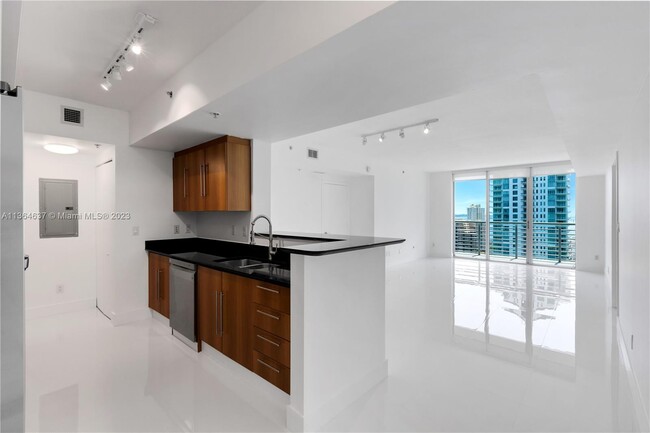 Foto del edificio - 325 S Biscayne Blvd