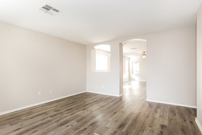Building Photo - 16634 N 153rd Dr