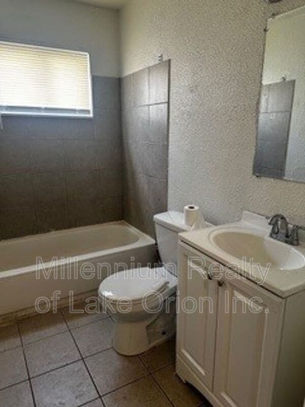 Building Photo - 445 Emerson Ave