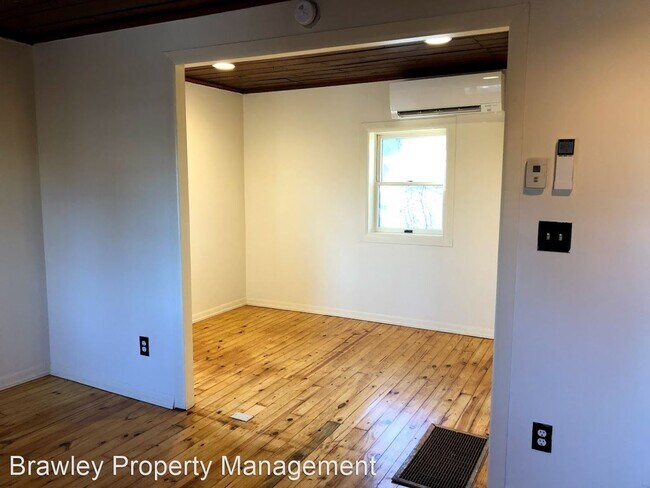 Foto del edificio - Studio, 1 bath House - 308.5 S. Madison St