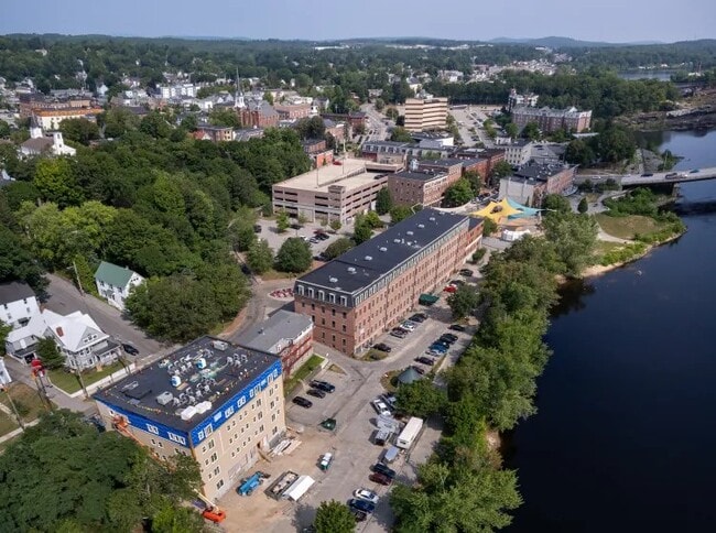 Building Photo - Fallview on Main