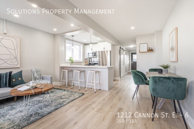 Photo du bâtiment - **2 bedroom Unit with Modern finishes!