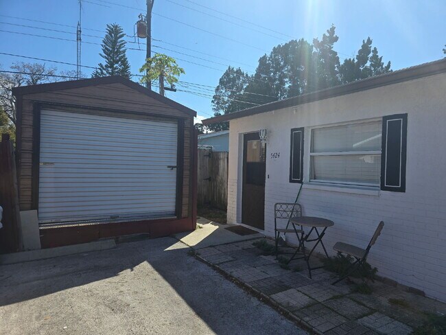 Foto del edificio - 2 bed, 2 bath duplex in New Port Richey
