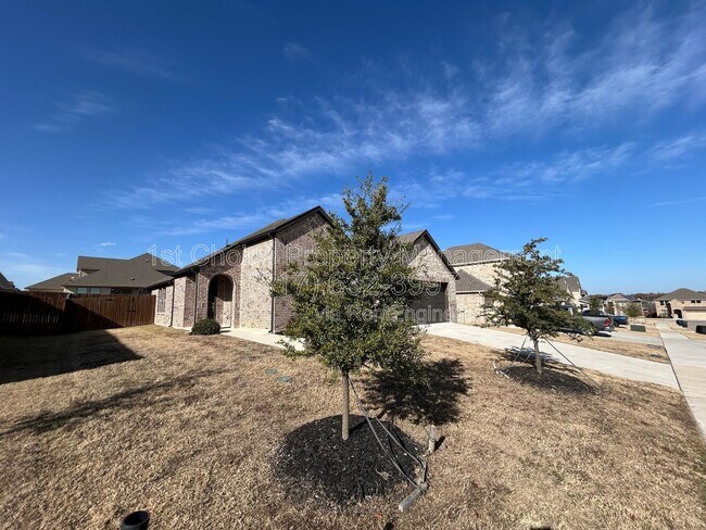 Building Photo - 505 Reatta Dr