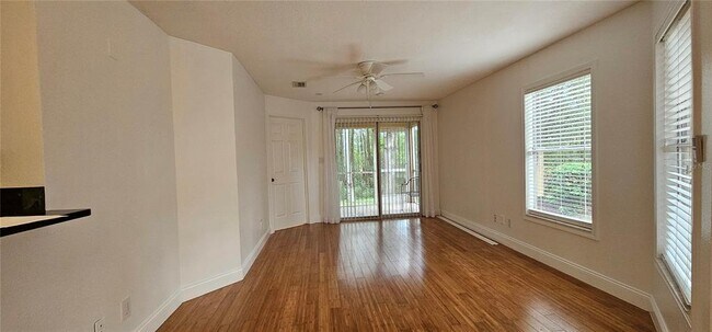 Foto del edificio - 8821 Coral Palms Ct