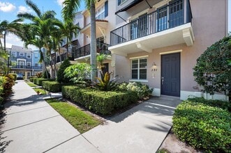 Building Photo - 131 Greenwich Cir