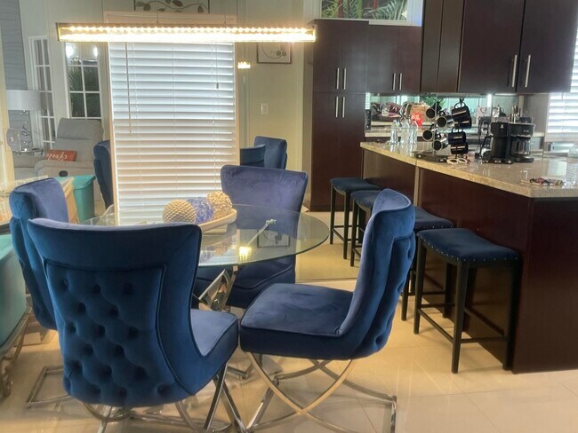 Foto del edificio - 817 Sunglow St