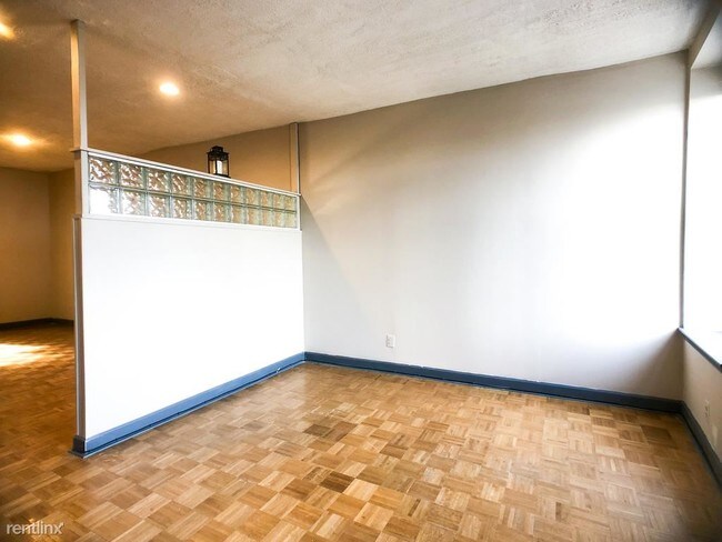 Foto del edificio - 325 N Front St