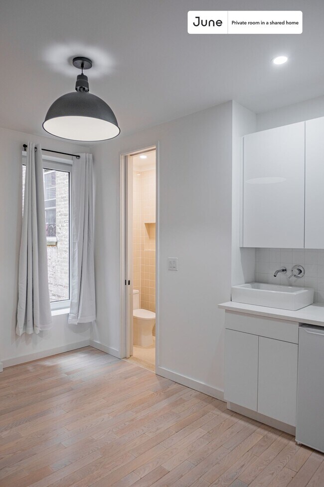 Foto del edificio - Room in Shared 4 bed/4 bath home
