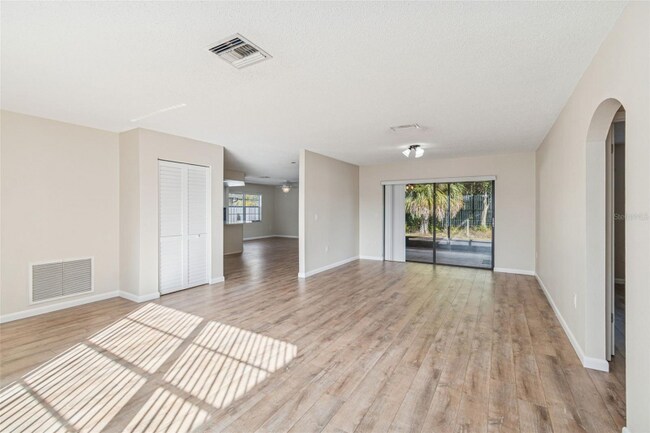 Building Photo - 2907 Narcissus Dr