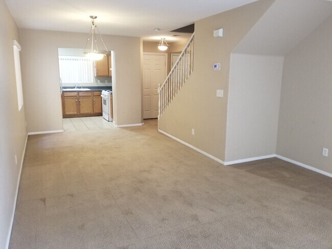 Building Photo - 2 Bedroom Single Family!!