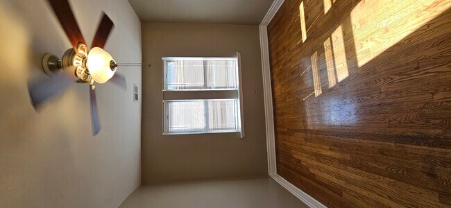 Foto del edificio - 48 N Menard Ave