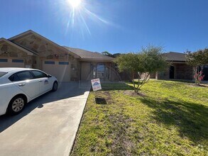 Building Photo - 5510 Settlers Ct