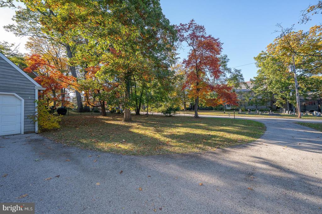 Foto principal - 205 Pennswood Rd