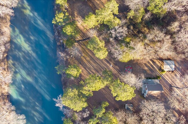 Foto del edificio - 17223 Clyde Brown Rd