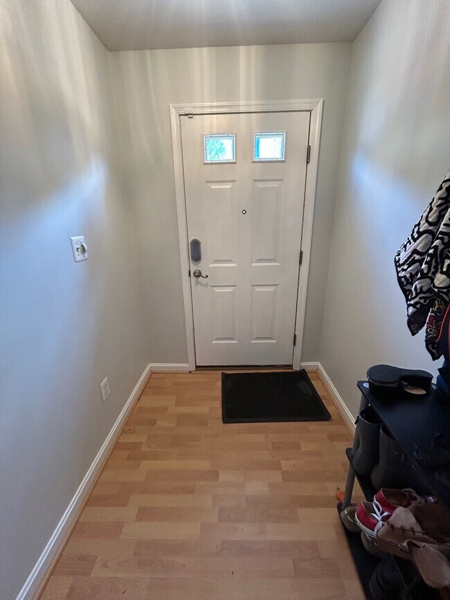 Foyer - 8516 Towne Manor Ct
