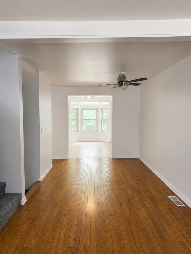 Foto del edificio - Unique Riverside Townhome