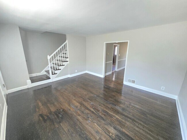 Building Photo - 3 Bedroom 2.5 Bathroom Townhome for Rent