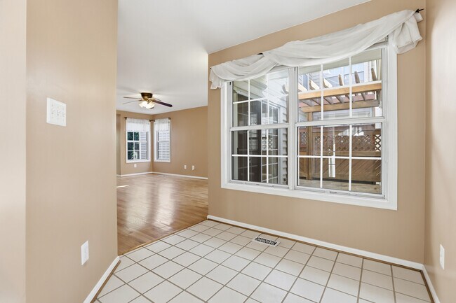 Foto del edificio - 8341 Marketree Cir