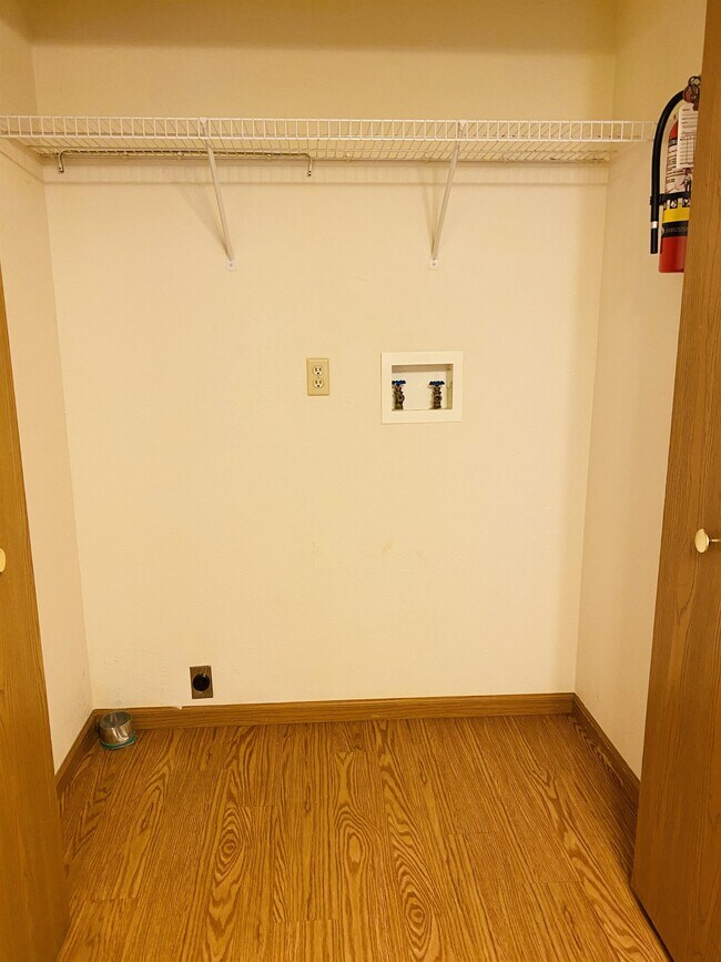 Foto del edificio - 409 Country Villa Ln