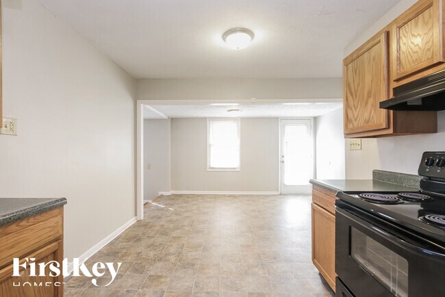 Building Photo - 2113 Mayfair Dr