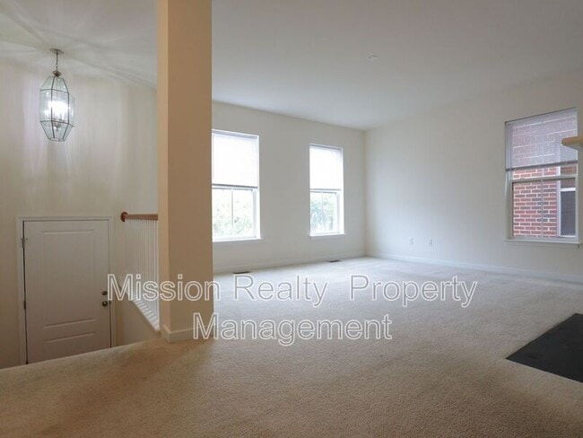 Photo - 1721 W Cary St Townhome