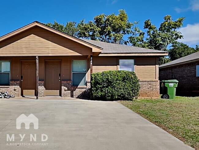 Foto del edificio - 224 Walnut Bend Rd