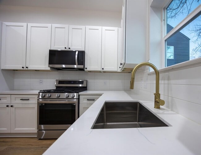 Foto del edificio - 868 E 35th St