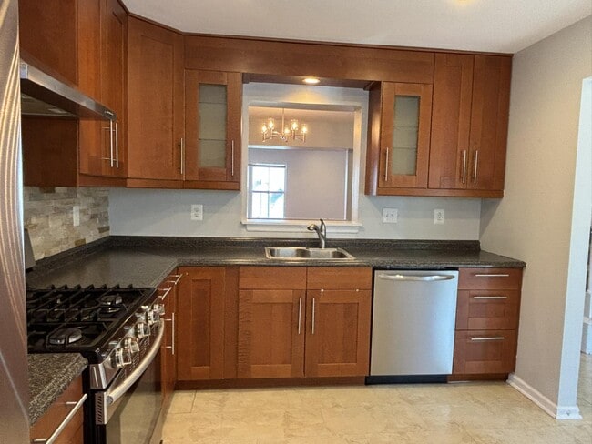 Foto del edificio - 4666 Louise St Claire Dr
