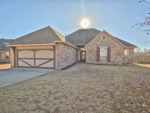 Building Photo - 10920 Blue Sky Dr
