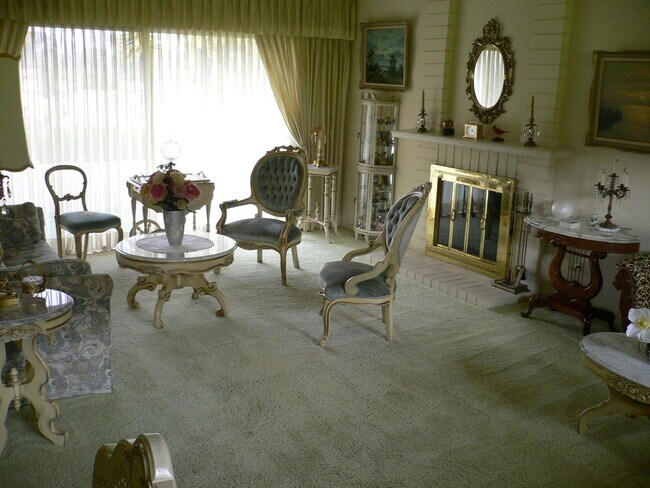 Foto del edificio - Charming Single Level 2br/2Ba Condo In Oaks North Senior 55+ Area