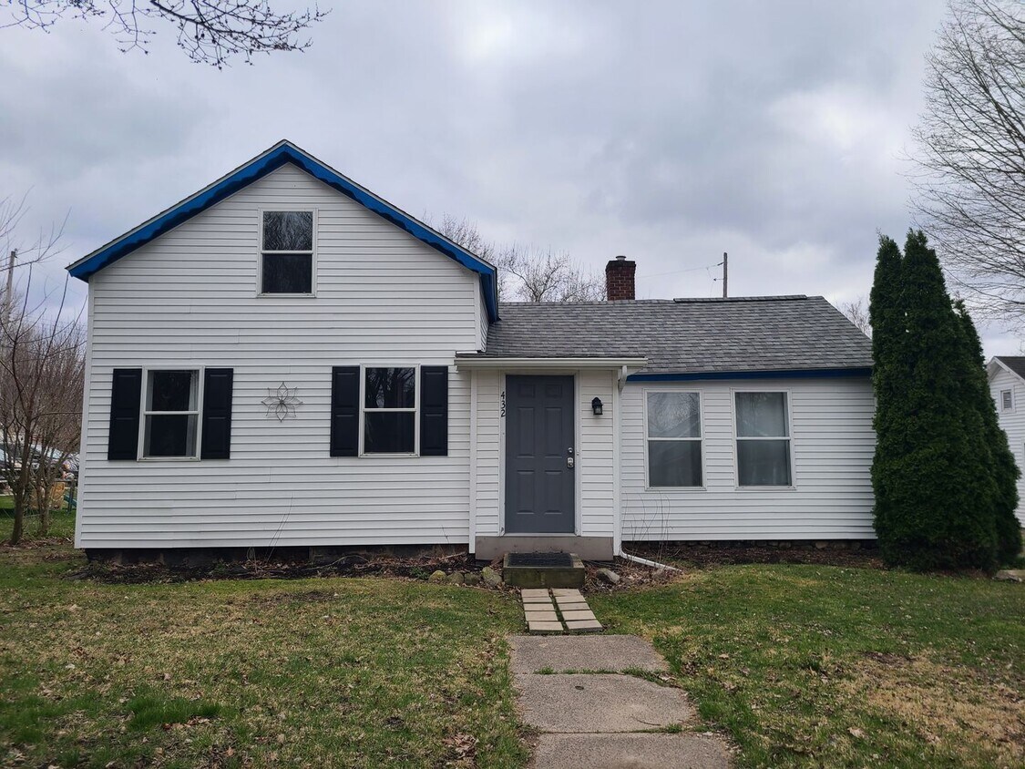 Primary Photo - Updated 2 Bedroom 1 Bathroom Home in Fennv...