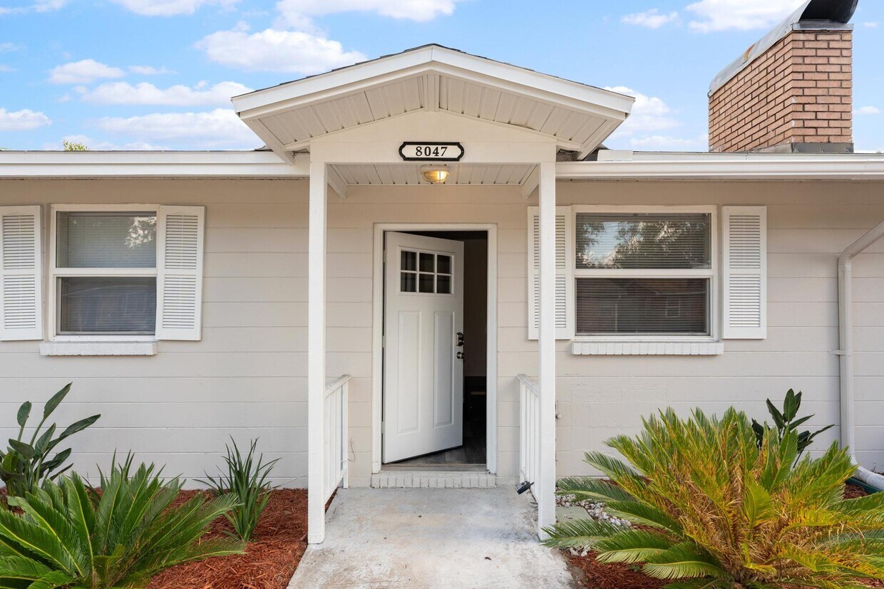 Building Photo - 8047 Parental Cir