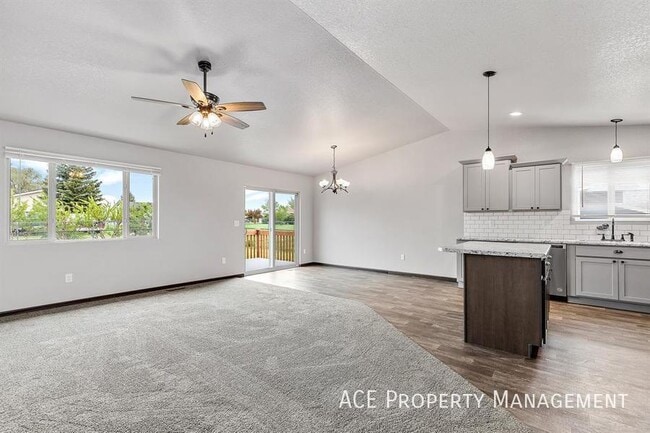 Building Photo - 575 Quinton Ln