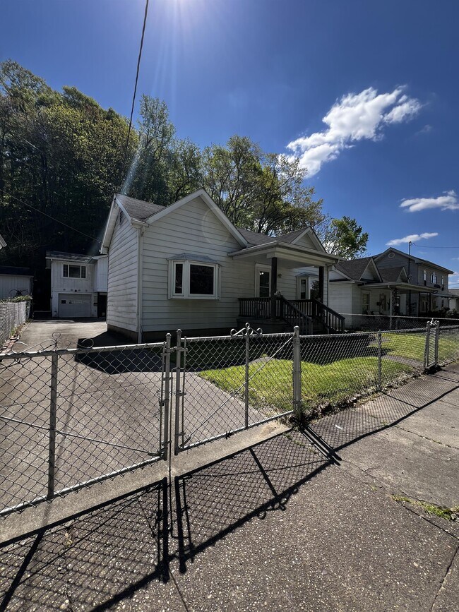 822 Greendale Dr, Charleston, WV 25302 House Rental in Charleston, WV