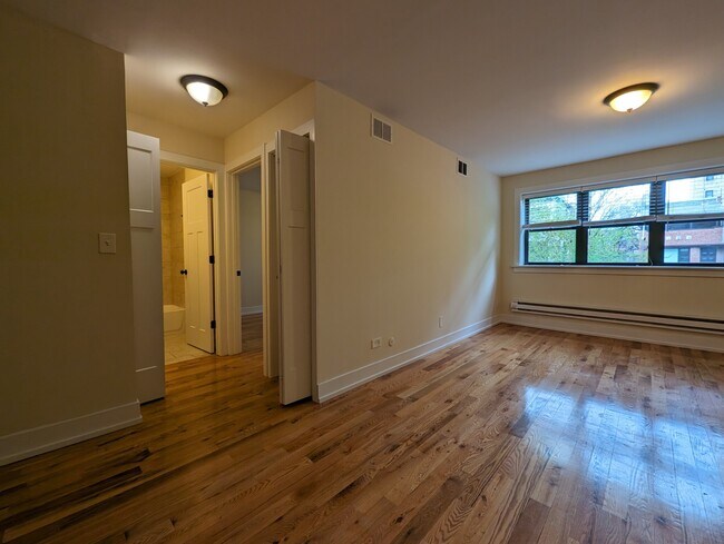Foto del edificio - 557 W Arlington Pl